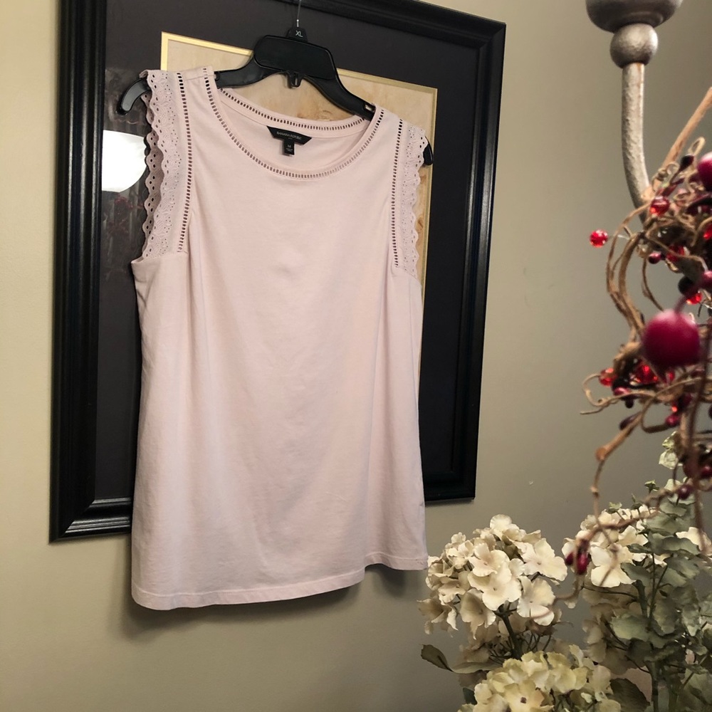 - Banana Republic sleeveless Blush top Size M